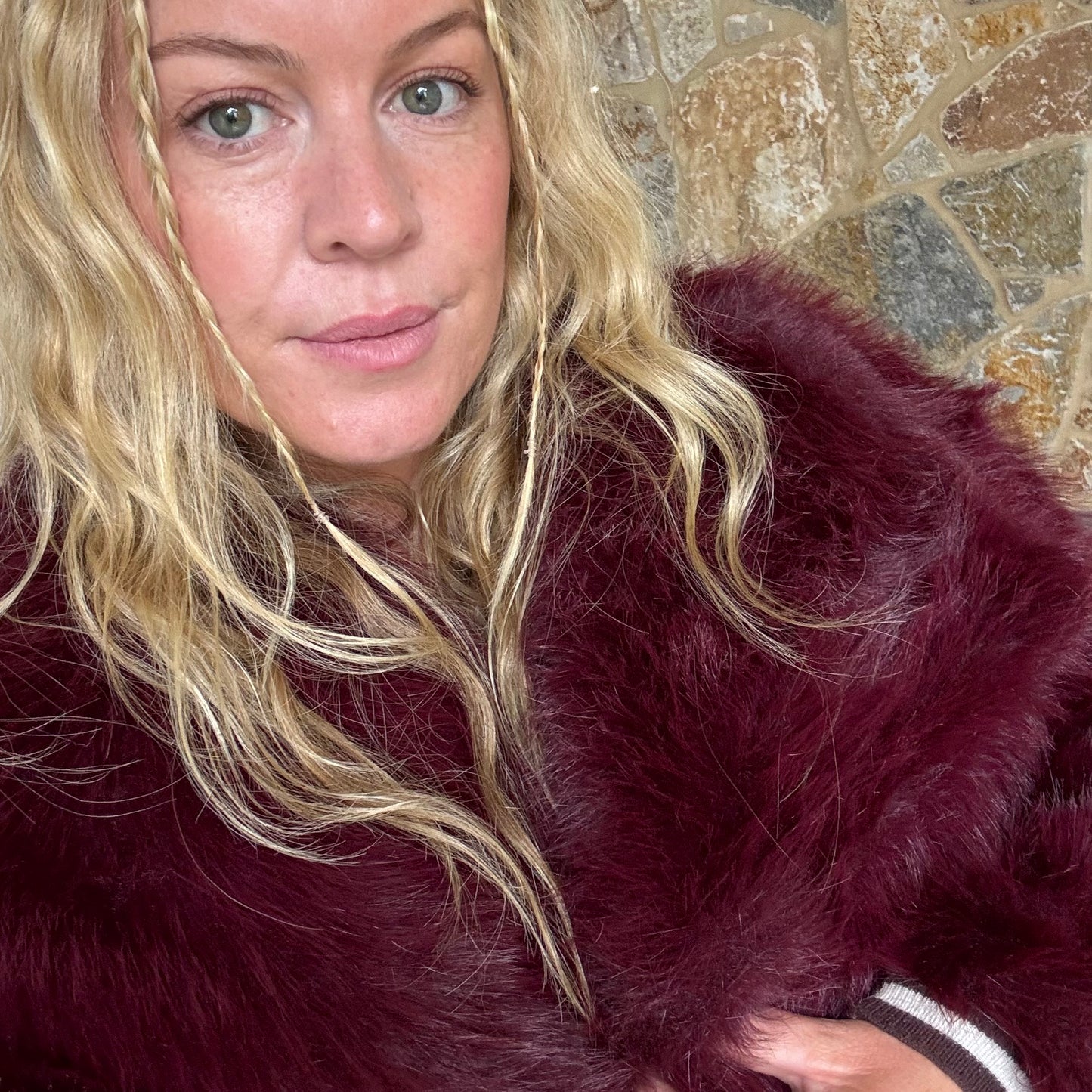 SELENE Faux Fur ~ Burgundy