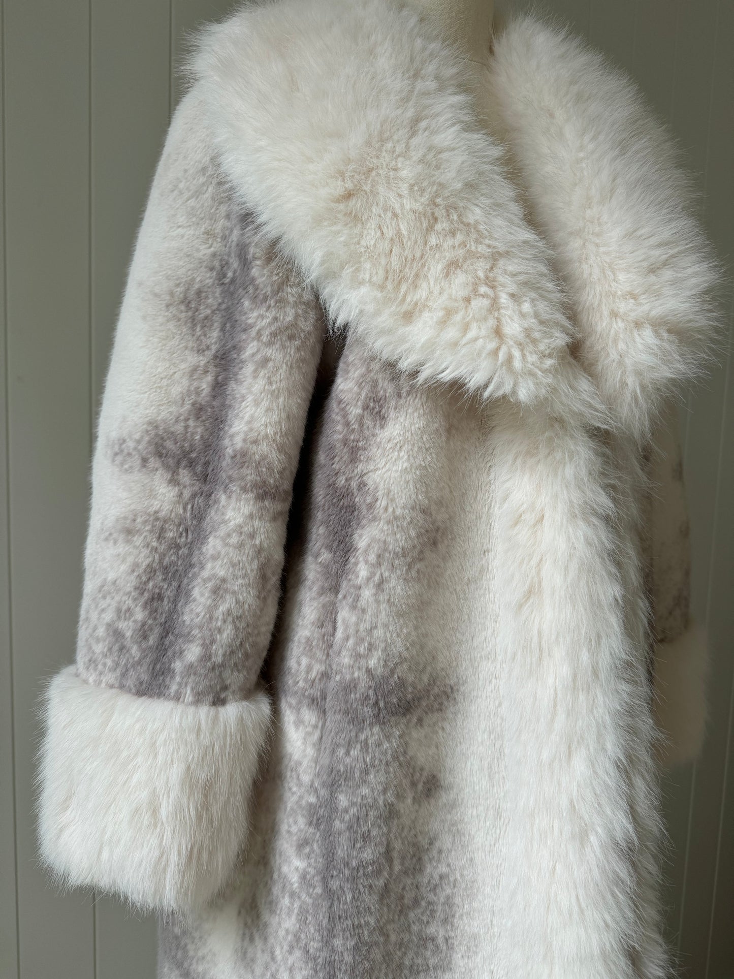 PENNY Faux Fur ~ Cream & Grey