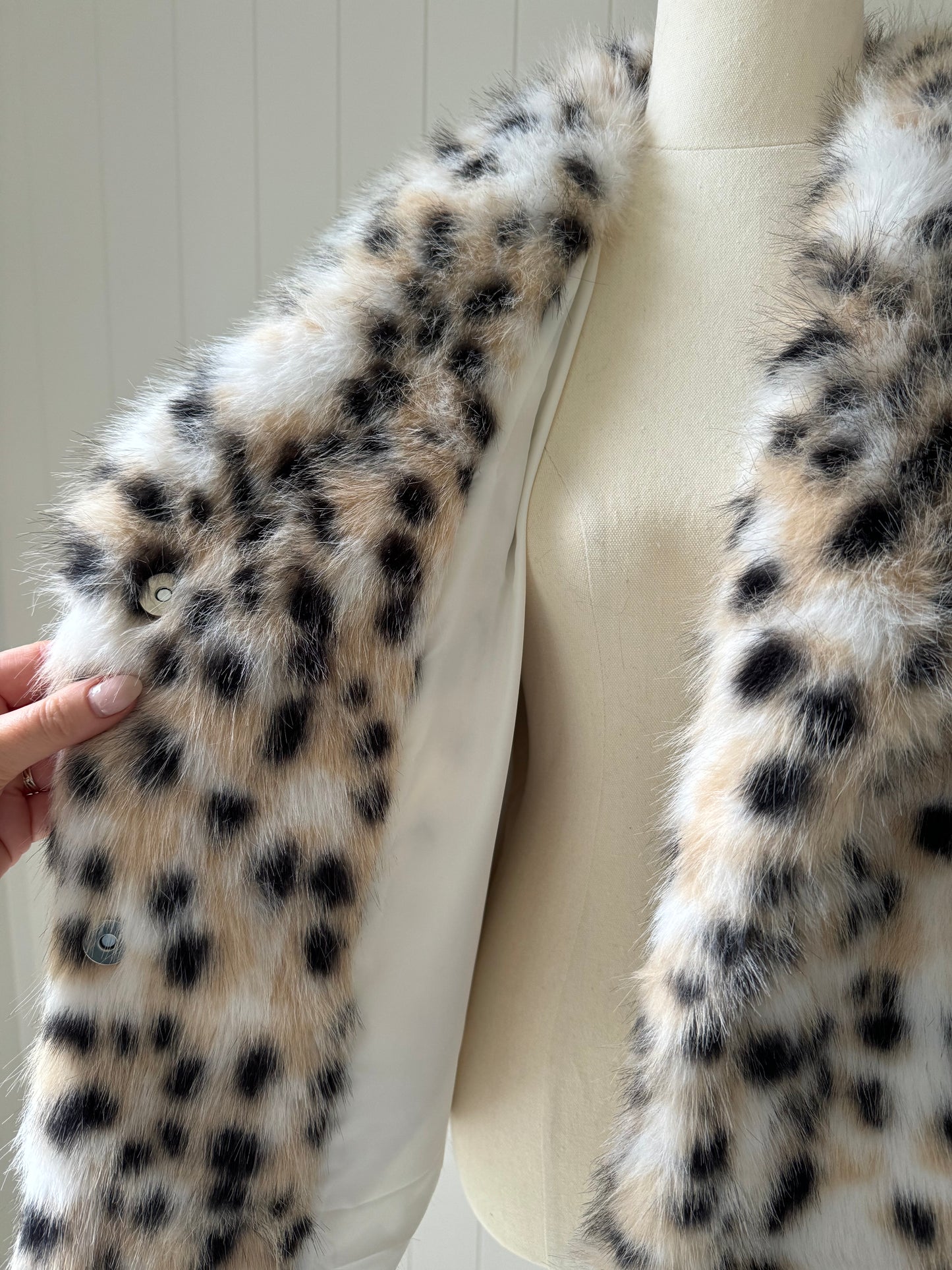 SELENE Faux Fur ~ Snow Leopard