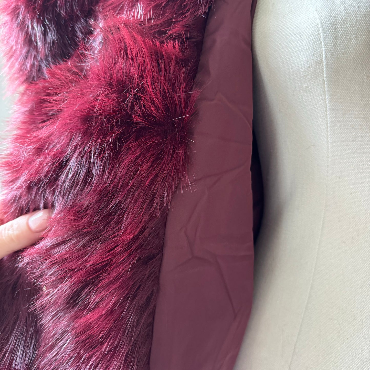 SELENE Faux Fur ~ Burgundy