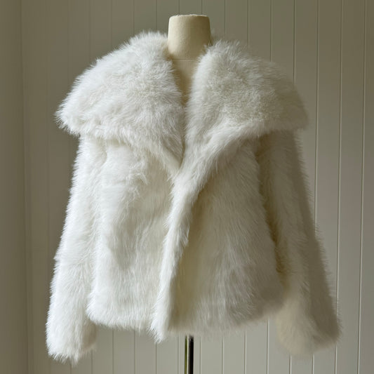 SELENE Faux Fur ~ Snow