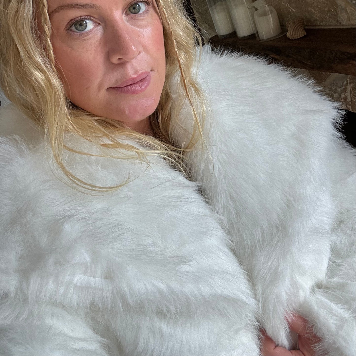 SELENE Faux Fur ~ Snow