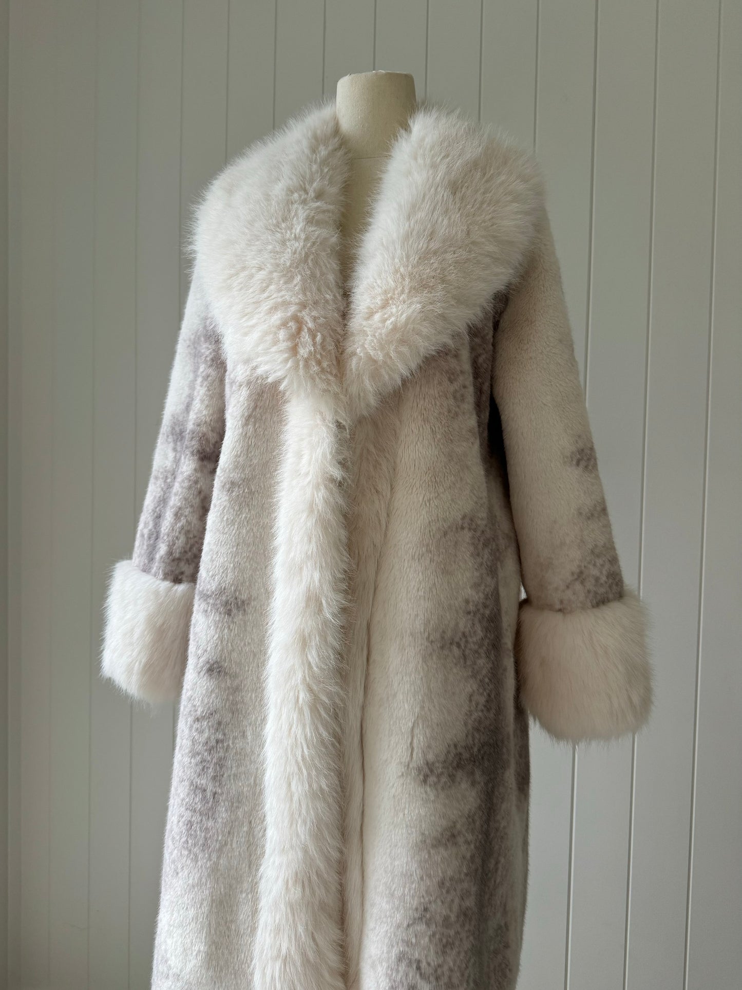 PENNY Faux Fur ~ Cream & Grey