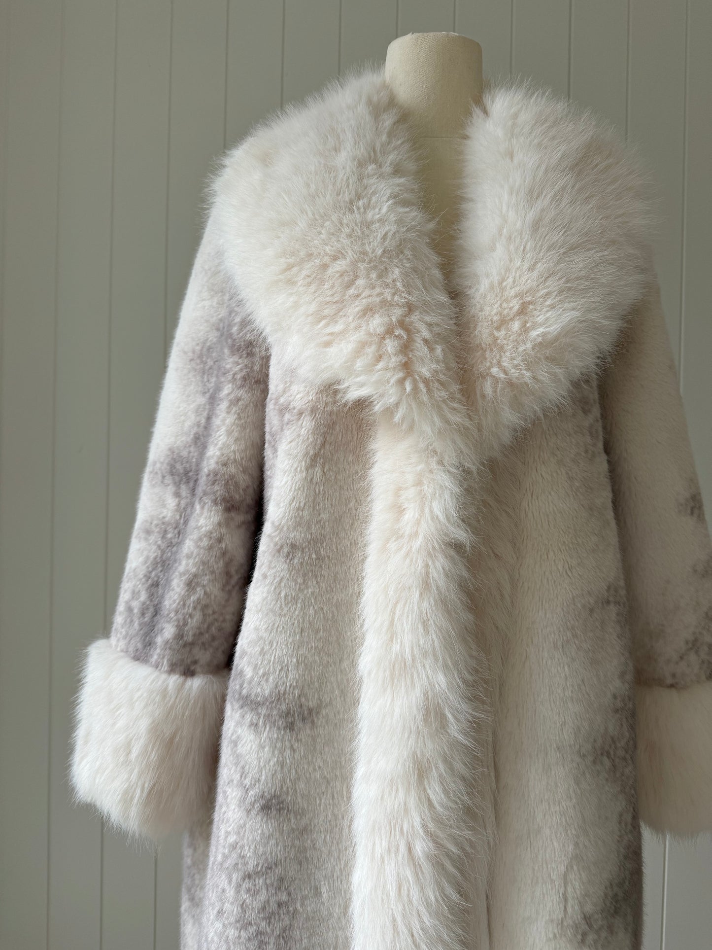 PENNY Faux Fur ~ Cream & Grey
